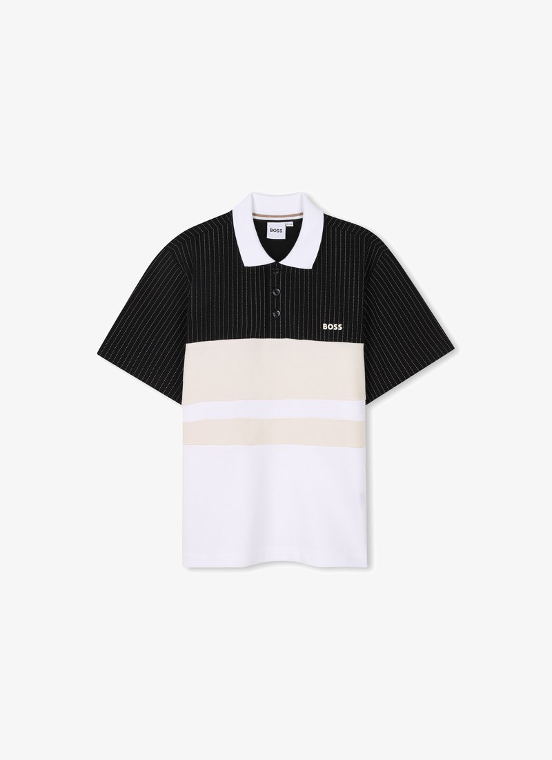 Polo à manches courtes avec un haut à rayures noires, un milieu beige et un bas blanc. Présente un col doux et une patte de boutonnage à trois boutons.