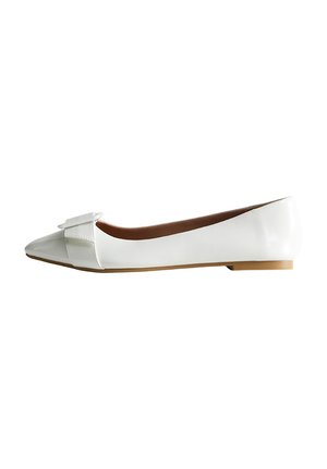 WIDE FIT BUCKLED - Ballerinaskor - white