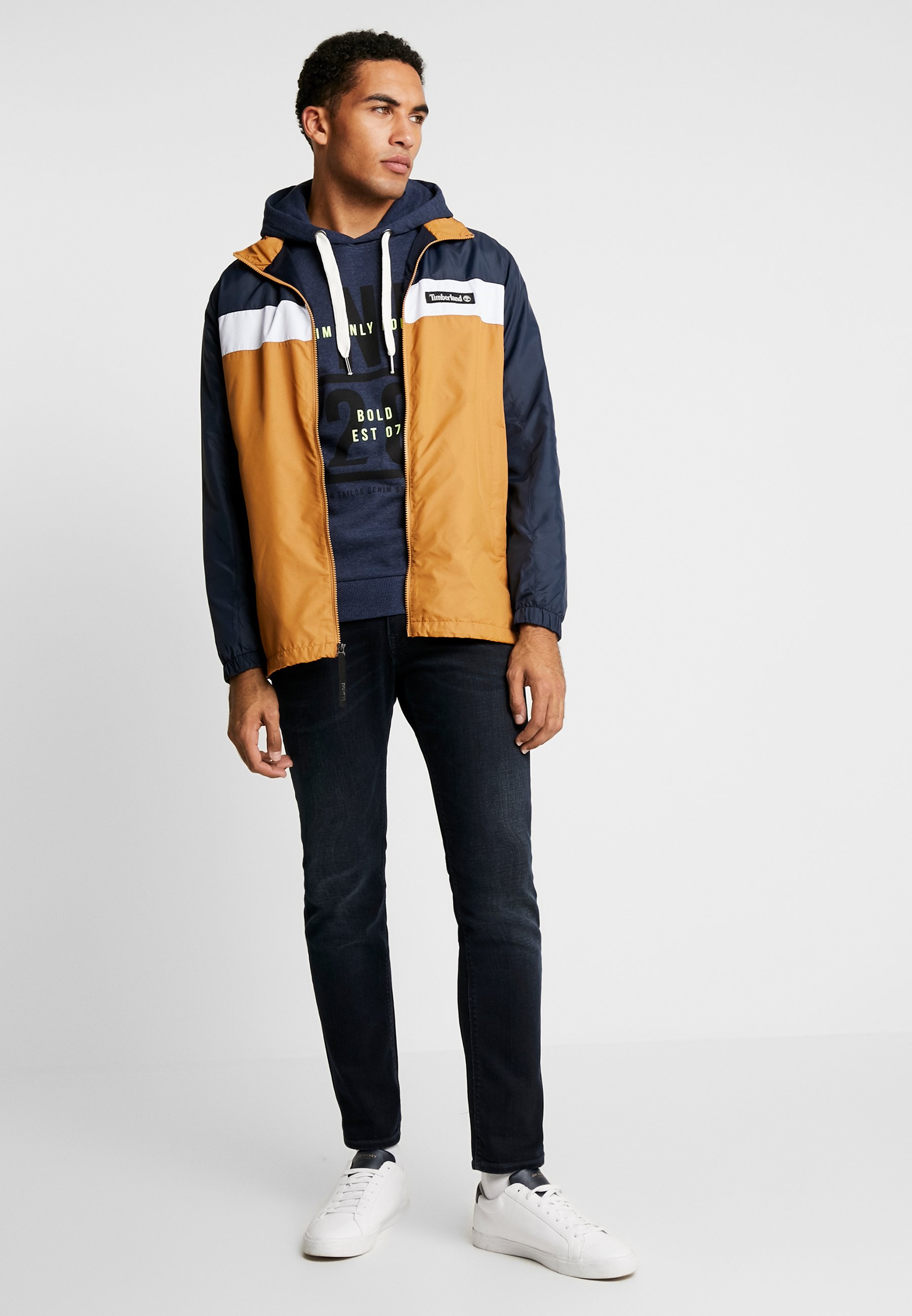 Herren HOODY CHESTPRINT - Kapuzenpullover Herren HOODY CHESTPRINT - Kapuzenpullover