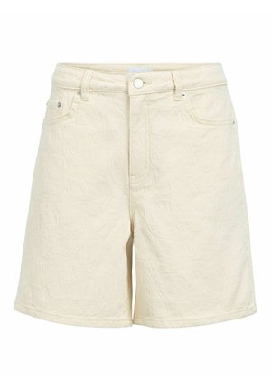 Shorts en denim de couleur crème avec bouton avant, fermeture éclair, passants de ceinture et poches avant, affichant un motif de tissu subtilement texturé.