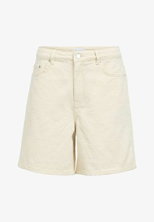 Shorts en denim de couleur crème avec bouton avant, fermeture éclair, passants de ceinture et poches avant, affichant un motif de tissu subtilement texturé.