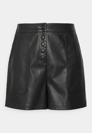 Zwarte faux leren high waist shorts met voorste drukknoopsluiting en grote voorste zakken.