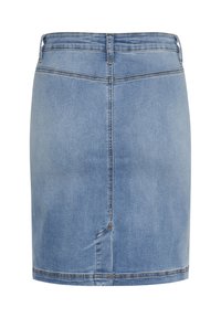 Džínová minisukně světle modré barvy, s přímým střihem, detaily zadního švu a prošitým lemem. Materiál má hladkou texturu.