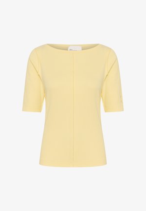 Kollane lühikeste varrukatega särk, millel on ümar kaelus, keskõmblus ja pehme tekstuur. Kangas näeb välja kerge ja elastne.