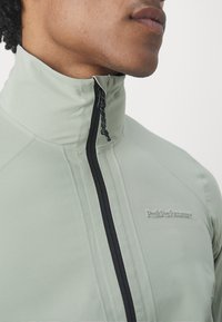 Peak Performance - Kurtka Softshell