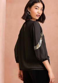 Love & Roses REGULAR FIT czarny