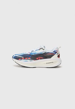 VOMERO 18 - Scarpe da corsa su strada - white/royal pulse/football grey