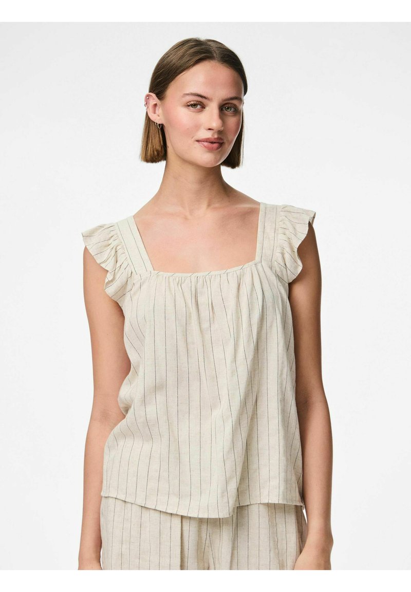 Top senza maniche leggero, beige, con strisce verticali, scollatura quadrata e spalline arricciate. Vestibilità ampia e texture morbida.