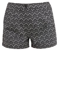 Shorts à motif zigzag noir et blanc avec fermeture bouton et zip et poches latérales.