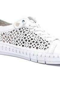 Yokono Baskets basses - blanco