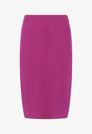 Gonna a tubino fucsia, texture liscia, design aderente, lunghezza al ginocchio, con vita pulita e senza chiusure o decorazioni visibili.