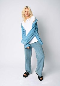 Mira Paris BRUTAL BACK VINTAGE ROLL UP - T-shirt print - white