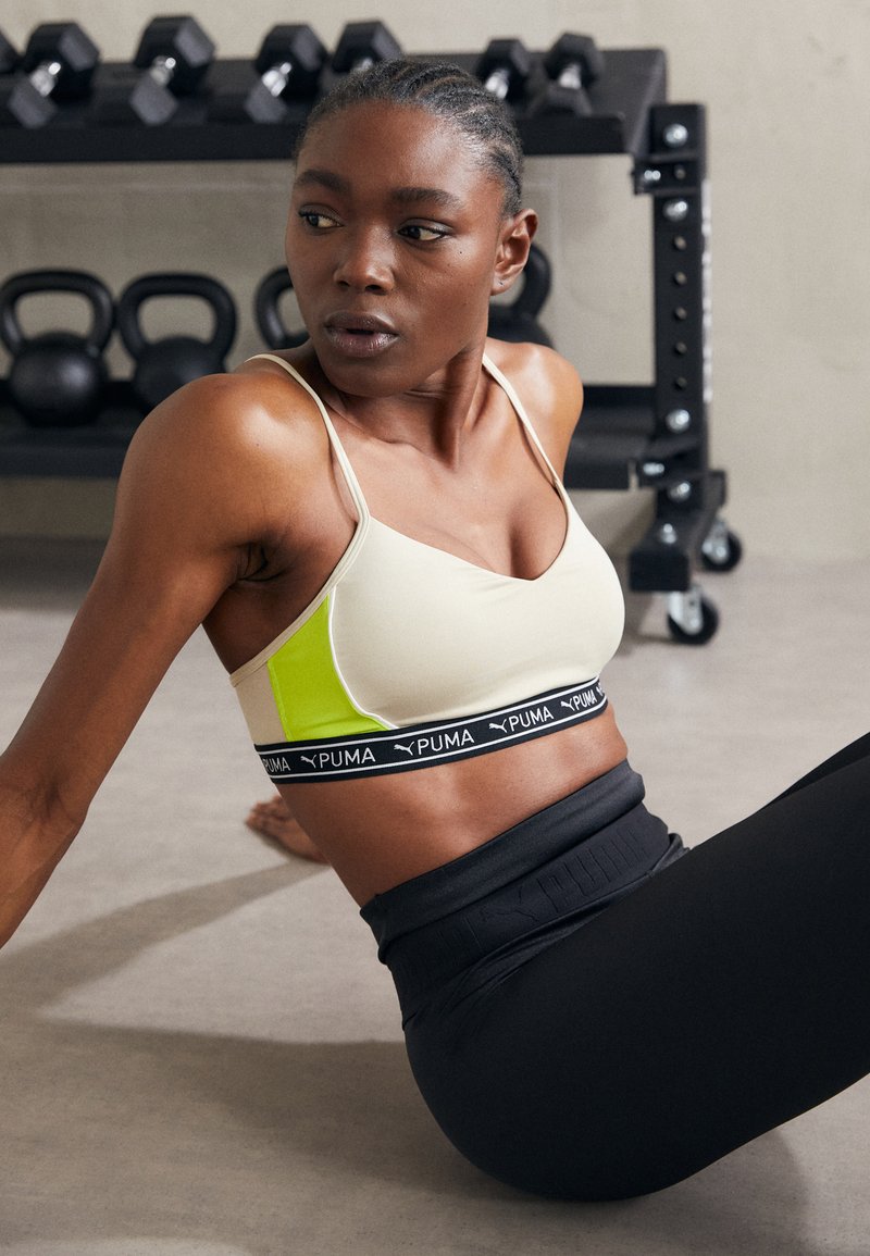 Puma MOVE STRONG - Sujetadores deportivos con sujeción ligera - putty