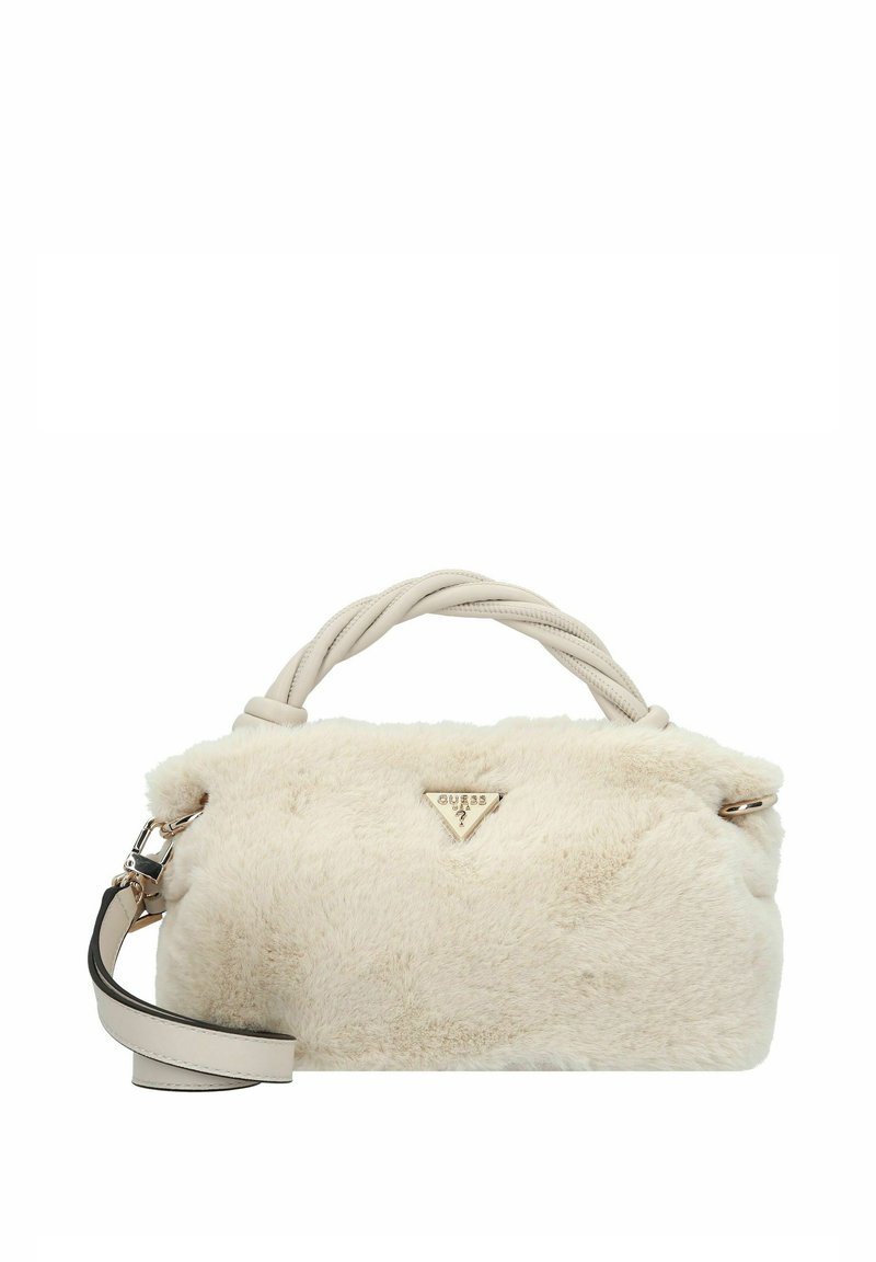 Borsa a mano in finta pelliccia crema con manico intrecciato, elemento in metallo con logo, tracolla removibile e superficie morbida e testurizzata.