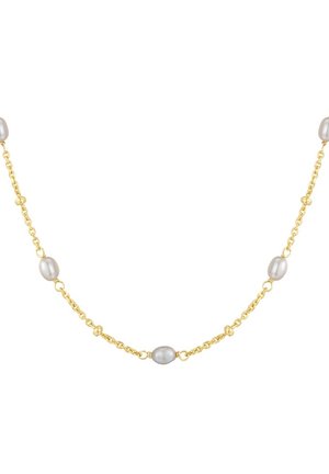 Collana a catena color oro con perle bianche lucide alternate a piccoli accenti dorati, dalla forma ovale e con una texture delicata.