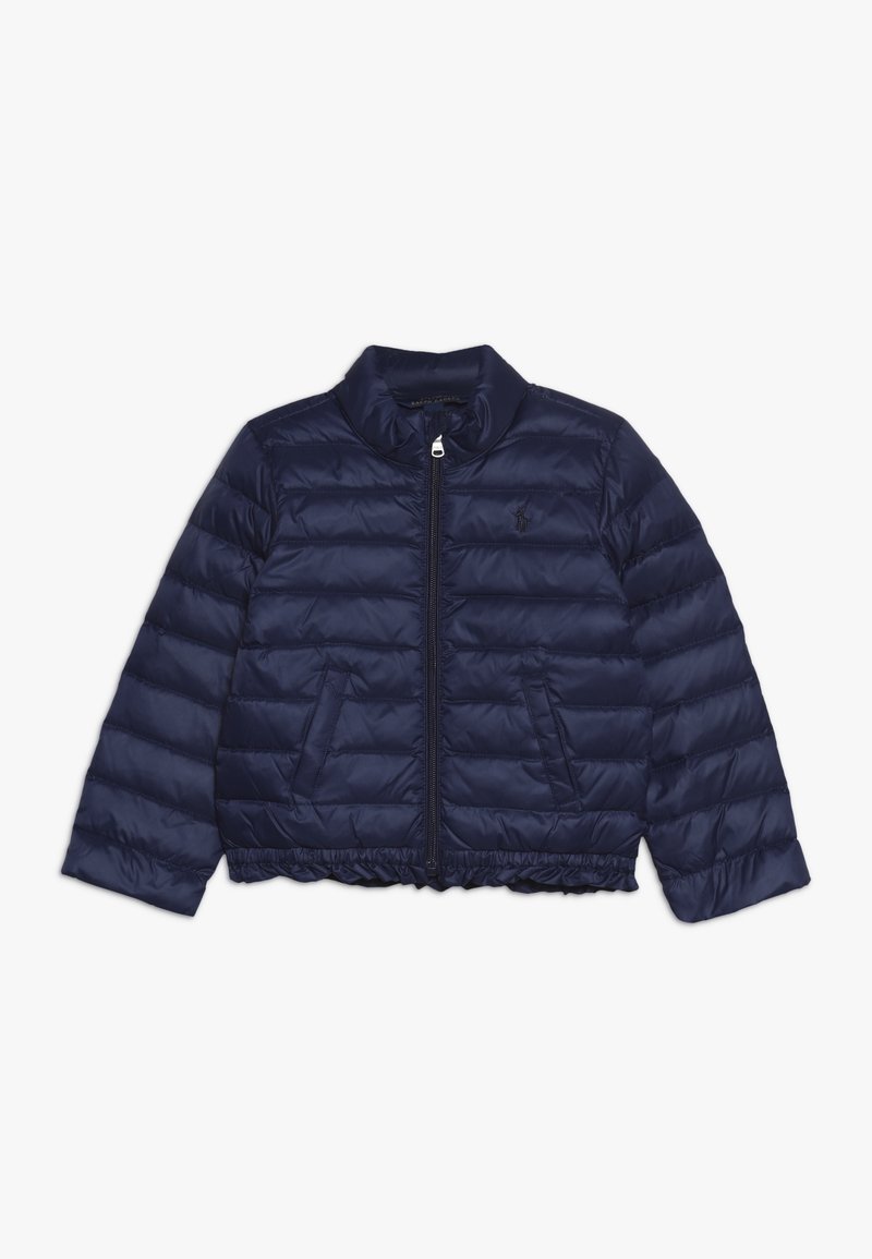 Navyblå kort jacka med horisontell quiltad mönster, hel dragkedja, ståkrage och elastisk nederkant. Har två framfickor och subtil logotyp.