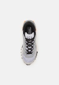 Lacoste ELITE ACTIVE 224 - Tossud - light grey/grey