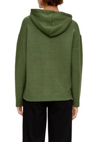 Groen hooded sweatshirt met een comfortabele pasvorm, zachte textuur en naden als detail. Voorzien van een kangoeroezak aan de voorkant en geribbelde boorden.