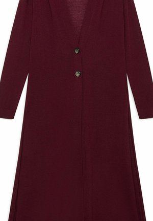 Bordeauxroter langer Cardigan aus weichem Stoff, mit langen Ärmeln, V-Ausschnitt und zwei Knöpfen vorne zum Schließen.