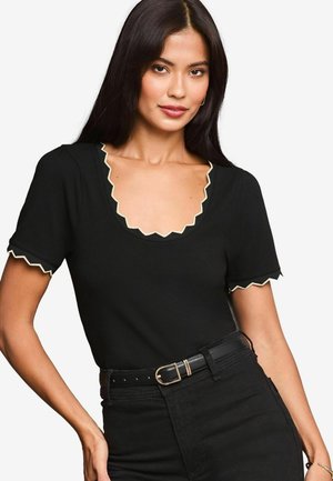 Lipsy SCALLOP TRIM - REGULAR FIT - Marškinėliai su spaudiniu - black