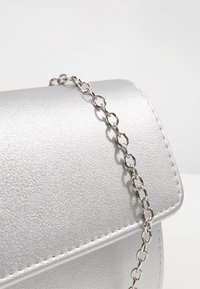 Anna Field Kuvertväska - silver-coloured