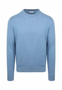 Hellblauer Pullover mit Rundhalsausschnitt, langen Ärmeln, gerippten Bündchen und Saum sowie kleinem "McG"-Logo an der linken Ärmelbündchen.