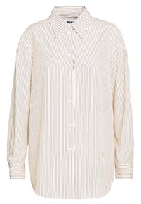 Vaaleanvärinen napitettava paita, jossa on pystysuorat tummat raidat, terävä kaulus ja pitkät hihat nappikiinnityksillä. Edessä on rintatasku.