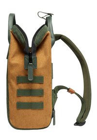 Sac en bandeau en velours côtelé et nylon, couleur marron et vert, avec une fermeture éclair, un tissu texturé et trois sangles verticales à l'avant pour les accessoires.