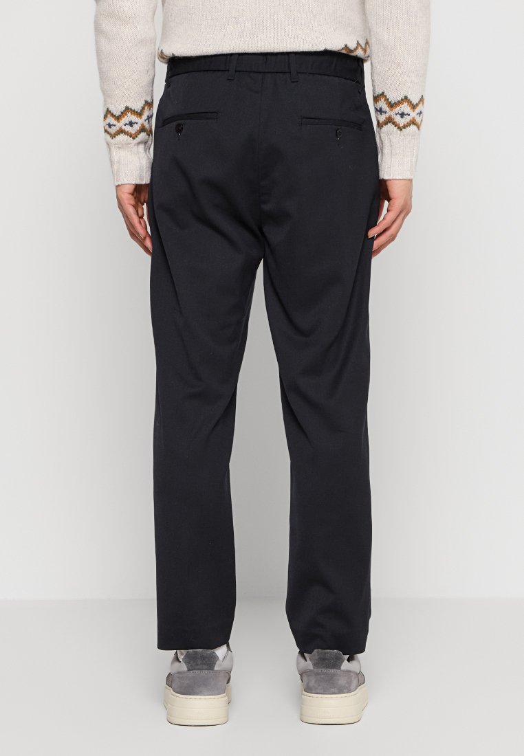 SLIM FIT