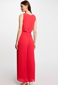Morgan LOOSE WITH PLEATED LEGS - Jumpsuit - rouge moyen