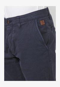 Nem kiválasztott, navy