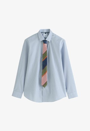 Lyseblå stribet skjorte med spread krave og lange ærmer, parret med et multicolor slips med diagonale striber i pink, grøn, blå og orange.