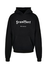 Felpa con cappuccio nera, dotata di tasca frontale a canguro e testo bianco che recita "Francoforte" e "Germania" in carattere gotico.