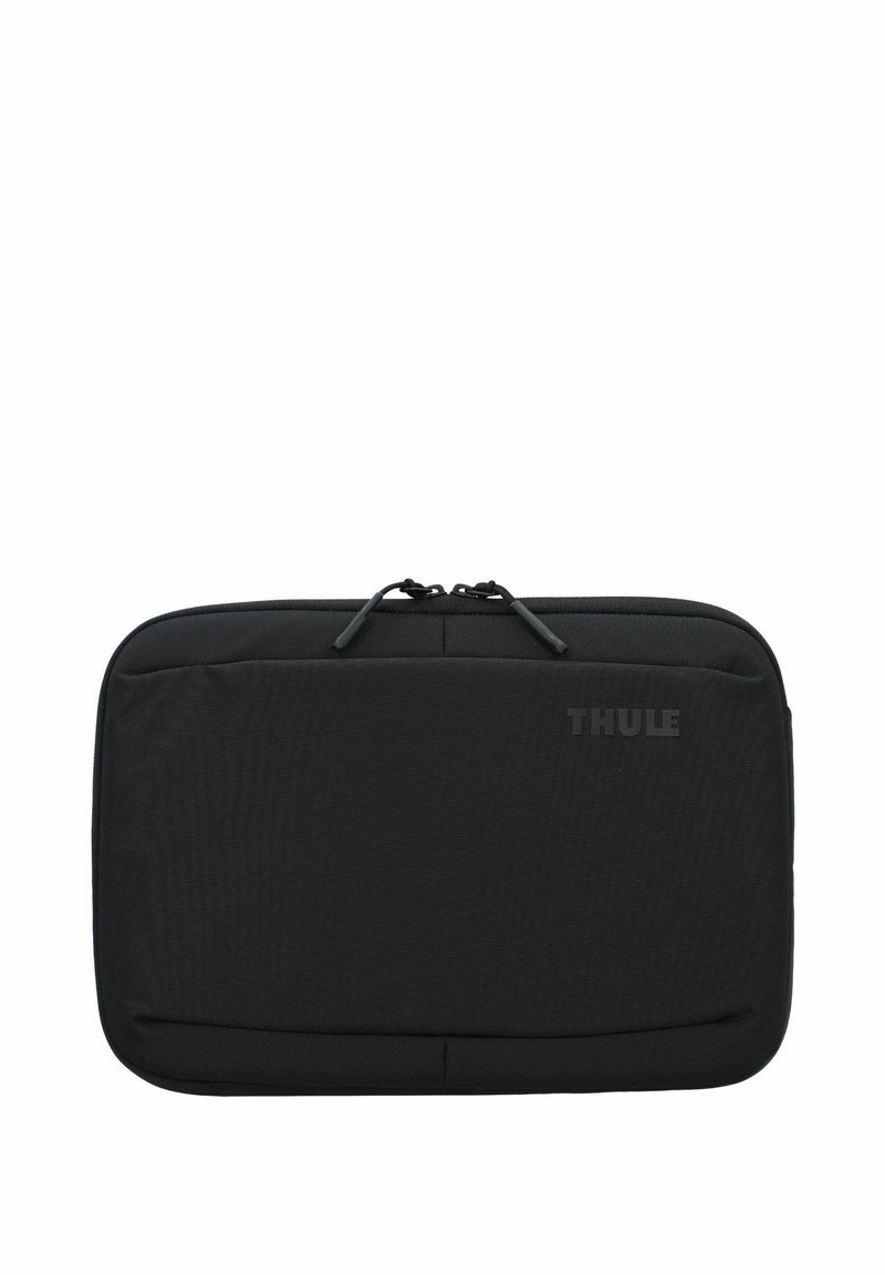 Schwarze gepolsterte Laptophülle mit glatter Textur, ausgestattet mit einem Reißverschluss und dezentem Thule-Logo auf der Vorderseite. Rechteckige Form.