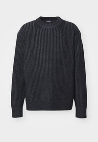 Pull gris foncé à côtes avec un col rond, des manches longues et un tissu texturé. Comprend un ourlet droit et un design minimaliste.