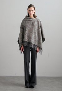 By Malene Birger TURTMAS - Sjal - brown