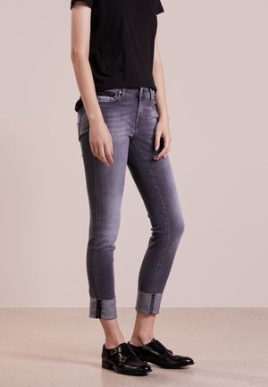 Jeansy Slim Fit