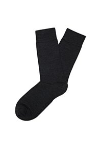 Sorte sokker lavet af et blødt strikket materiale. Har en forstærket hæl og tå, ribbet manchet design og en glat tekstur gennem hele sokken.