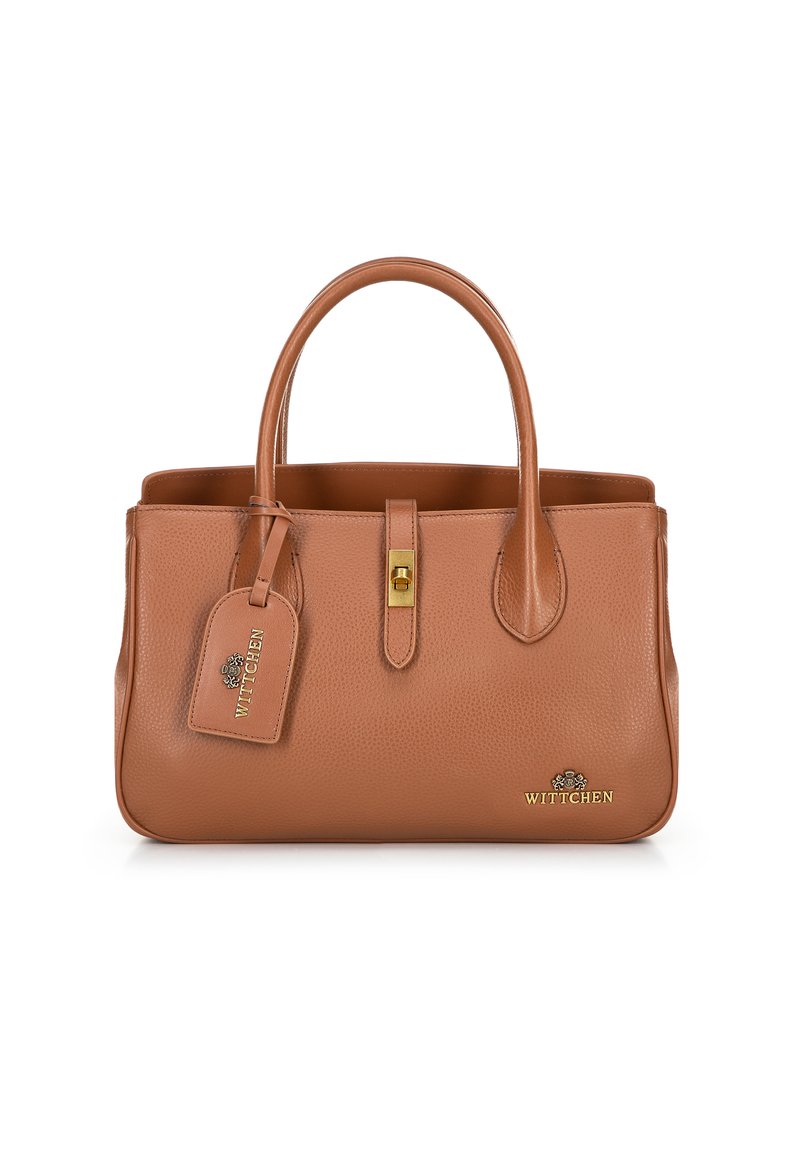 Borsa in pelle marrone chiaro con due manici, una tracolla frontale con un gancio dorato e un'etichetta con il marchio attaccata a un manico.
