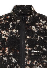 Giacca in pile con colletto alto, caratterizzata da un motivo astratto in nero, marrone e crema; presenta una zip frontale e il logo "O'NEILL" in bianco.