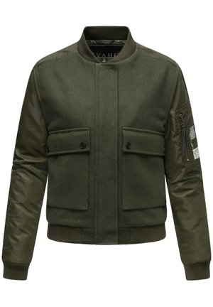 Chaqueta bomber verde olivo con un frente de lana, mangas de nylon, dos bolsillos frontales y un bolsillo con cremallera en la manga. Puños y dobladillo acanalados.