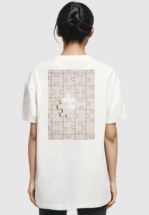 MISSING PIECE BOYFRIEND - Print T-shirt - white