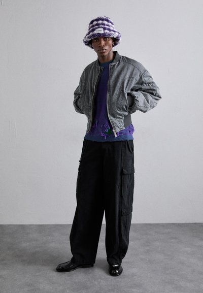 Bonsai OVERSIZE KNIT PUFF BUCKET HAT - Cappello - purple-white