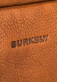 Burkely FUNDAMENTALS ANTIQUE AVERY 15.6 inch - Ventiquattrore - cognac