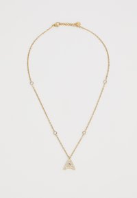 Goldene Halskette mit einem dreieckigen Anhänger und klaren Schmucksteinakzenten, entworfen in einem zarten Stil mit einem Karabinerverschluss.