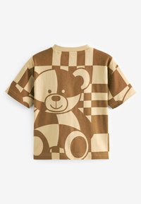 Next ALL OVER SHORT SLEEVE - REGULAR FIT - Camiseta estampada - tan brown