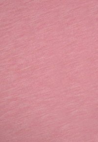 Rosa Baumwollstoff mit einer weichen, strukturierten Oberfläche. Dezentes meliertes Muster, das ein leichtes, glattes Erscheinungsbild erzeugt.