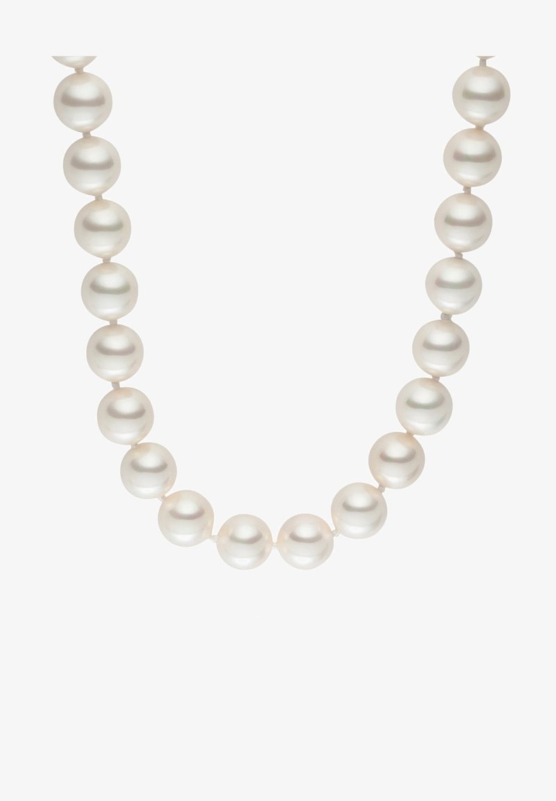 Bela biserna ogrlica z enakimi sferičnimi kroglicami, gladka tekstura, strnjene skupaj. Minimalistična zasnova brez vidnih kovinskih delov ali okrasnih elementov.