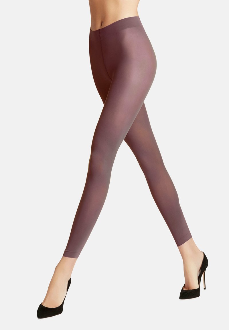 Leggings trasparenti a vita alta di un delicato color malva, con una texture liscia e una forma aderente, abbinati a tacchi alti neri.