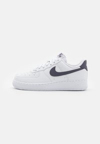 Nike Sportswear AIR FORCE 1 07 NEXT NATURE - Tenisice - white/dark raisin